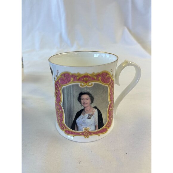 Queen Elizabeth II Commemorative Fine Bone China Mug - Picture 1 of 2